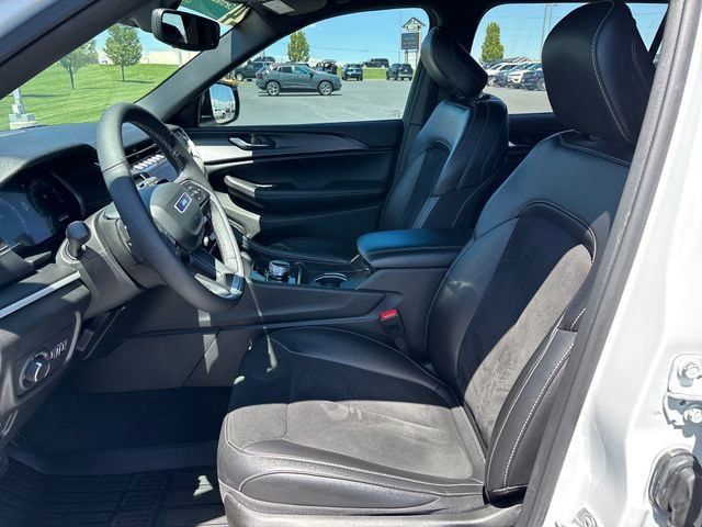 Used 2024 Jeep Grand Cherokee L Altitude AWD/4WD image 9