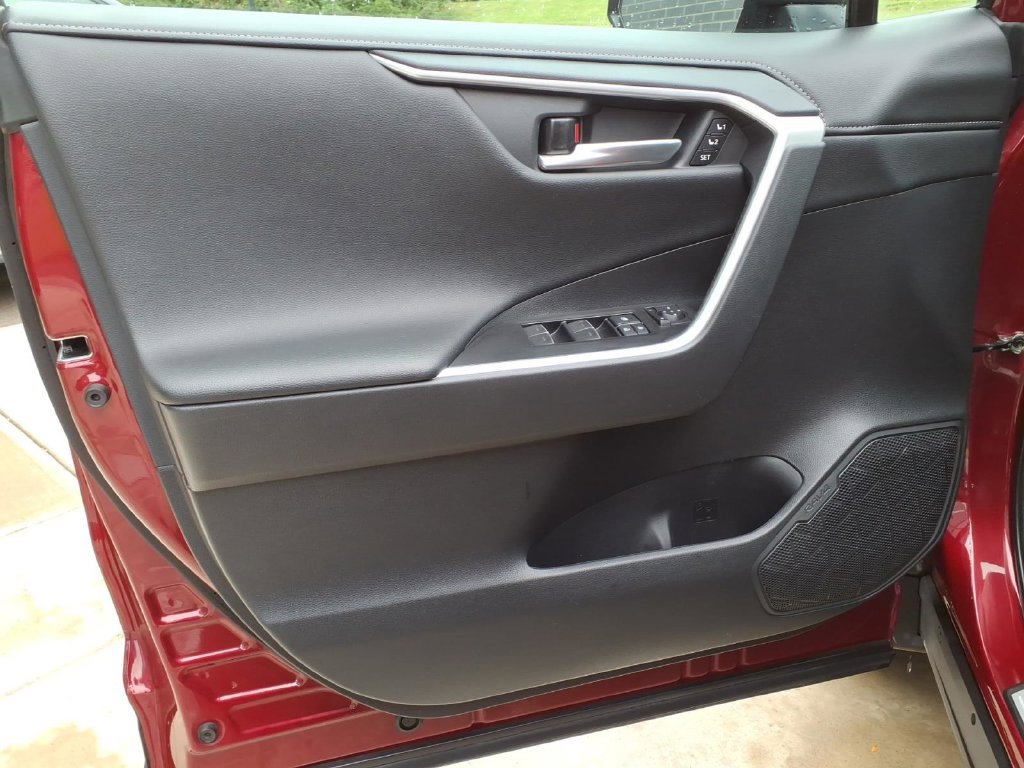 Used 2023 Toyota RAV4 Limited AWD/4WD image 10