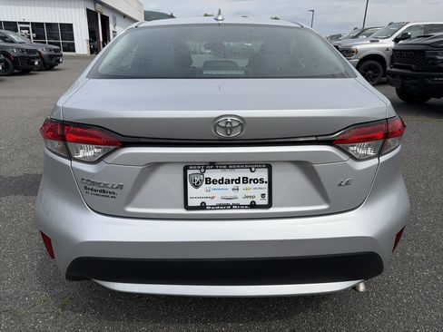 Used 2022 Toyota Corolla LE FWD image 4