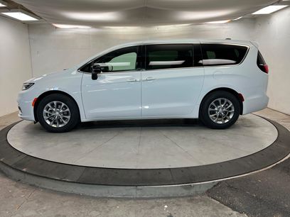 New 2026 Chrysler Pacifica Limited w/ Trailer Tow Group