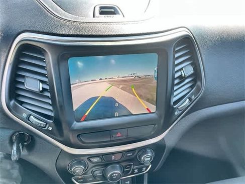 Used 2016 Jeep Cherokee Latitude w/ Comfort & Sound Group image 26