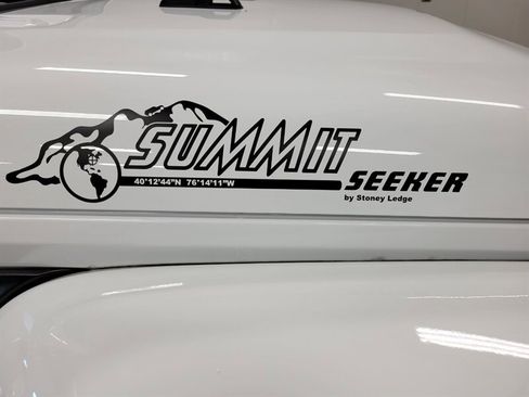 Used 2022 Jeep Wrangler Unlimited Sahara w/ Cold Weather Group AWD/4WD image 32