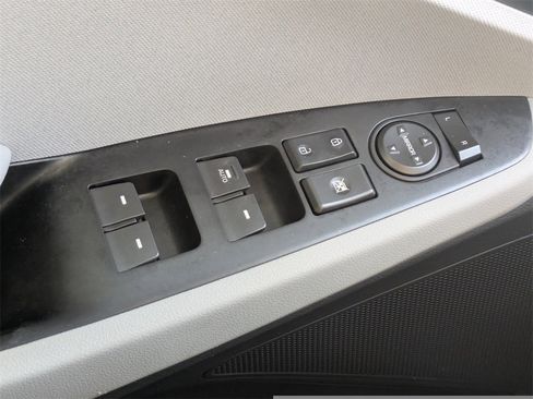 Used 2020 Hyundai Ioniq SE image 22