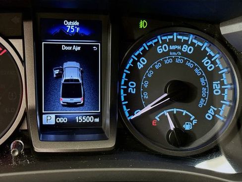 Used 2022 Toyota Tacoma TRD Sport image 12