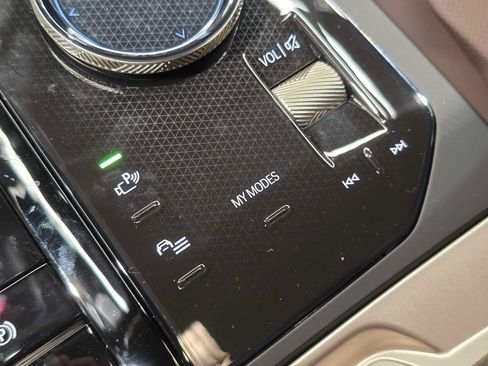 New 2026 BMW iX xDrive60 image 30