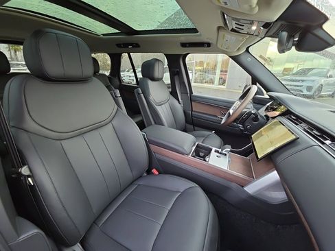 New 2025 Land Rover Range Rover SE image 21