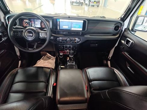Used 2025 Jeep Gladiator Rubicon AWD/4WD image 21