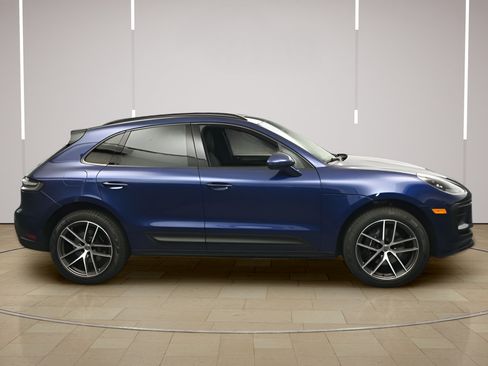 Certified 2025 Porsche Macan AWD/4WD image 27