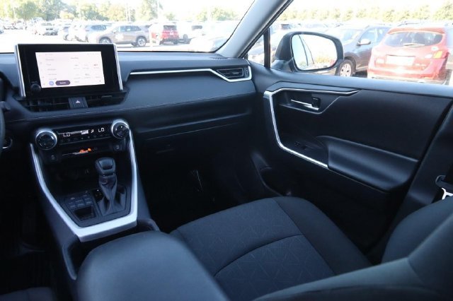 Used 2025 Toyota RAV4 XLE AWD/4WD image 25