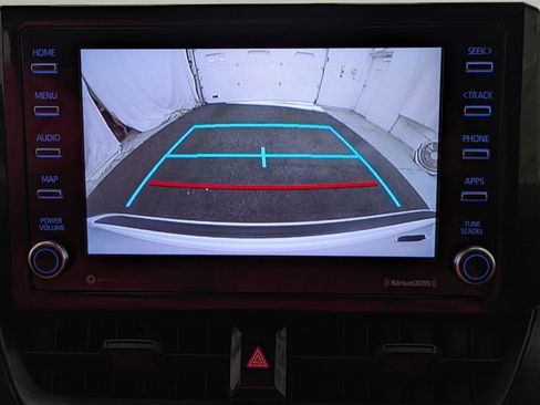 Used 2021 Toyota Corolla LE image 9