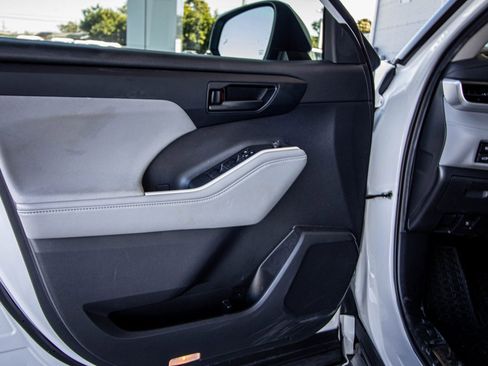 Used 2022 Toyota Highlander LE image 22