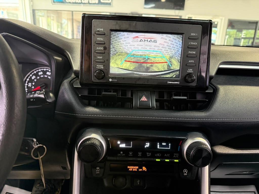 Used 2022 Toyota RAV4 LE AWD/4WD image 16