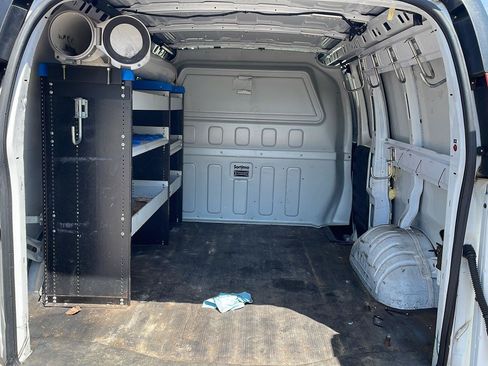 Used 2015 Chevrolet Express 2500 RWD image 8