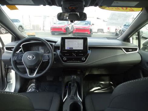 Used 2025 Toyota Corolla SE image 24