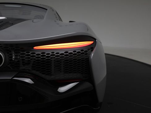 Used 2023 McLaren Artura image 36
