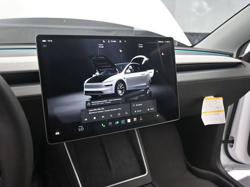Used 2026 Tesla Model Y 2WD image 10