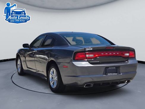 Used 2013 Dodge Charger SE RWD image 6