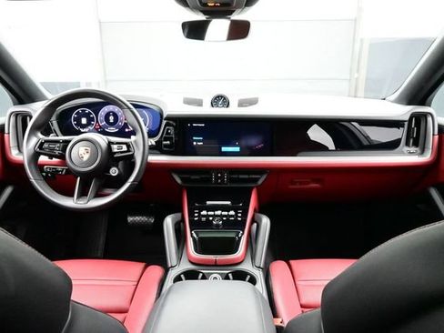 Certified 2025 Porsche Cayenne Coupe AWD/4WD image 20
