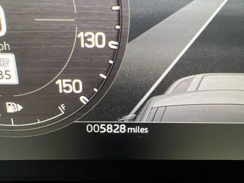 Used 2025 Land Rover Defender 110 X-Dynamic SE AWD/4WD image 15