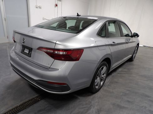 Used 2024 Volkswagen Jetta SE image 5