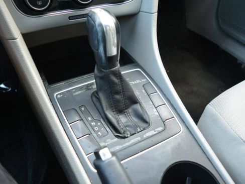 Used 2016 Volkswagen Passat 1.8T S image 25