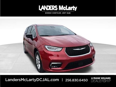 New 2026 Chrysler Pacifica Select image 1