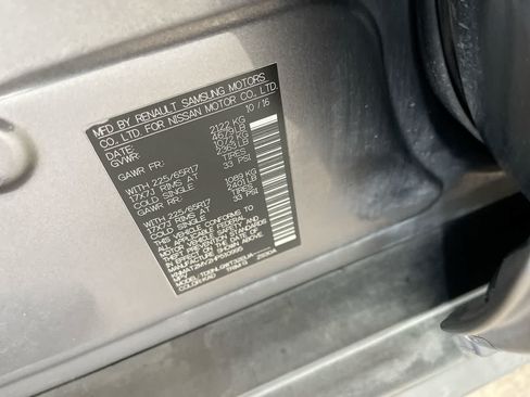 Used 2017 Nissan Rogue SV AWD/4WD image 26
