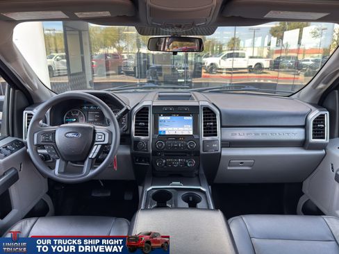 Used 2017 Ford F450 XLT w/ XLT Premium Package image 32