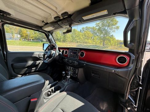 Used 2022 Jeep Wrangler Unlimited Rubicon w/ Cold Weather Group image 32