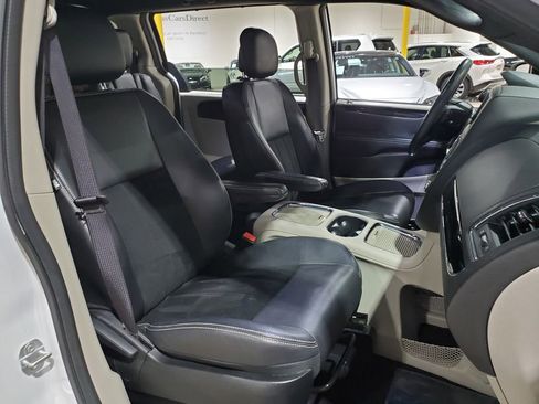Used 2017 Dodge Grand Caravan SXT w/ Driver Convenience Group image 14