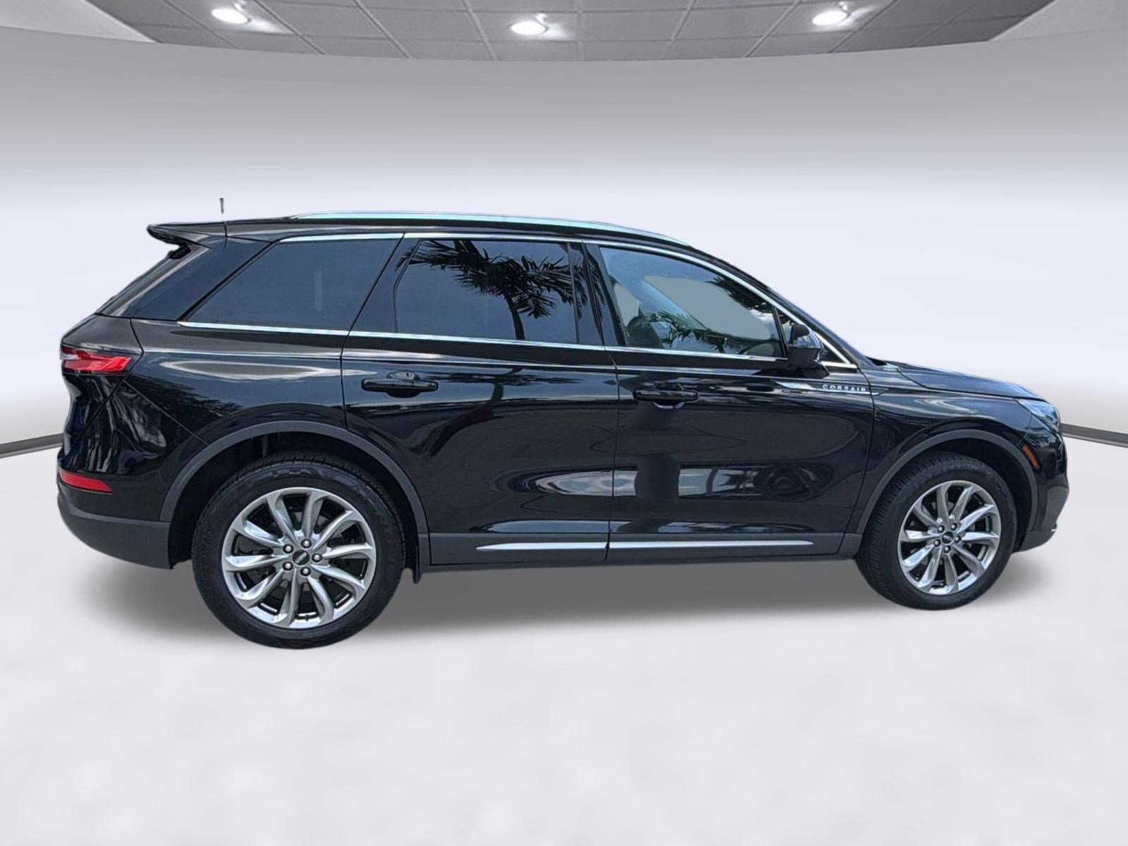 Used 2022 Lincoln Corsair AWD w/ Premium Package image 8