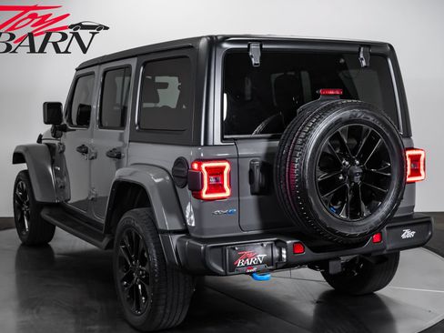 Used 2023 Jeep Wrangler Unlimited Sahara AWD/4WD image 3
