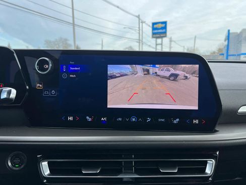 Certified 2025 Chevrolet Traverse LT image 28