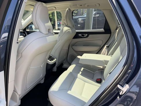 Used 2023 Volvo XC60 B5 Ultimate w/ Climate Package FWD image 15