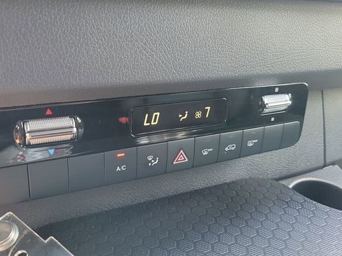 Used 2024 Mercedes-Benz Sprinter 2500 image 18