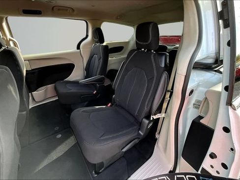 Used 2022 Chrysler Voyager LX FWD image 22