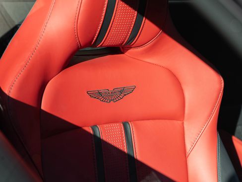 Used 2023 Aston Martin V8 Vantage Coupe image 30