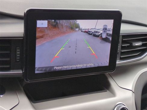 Certified 2022 Ford Explorer XLT w/ Equipment Group 202A image 19