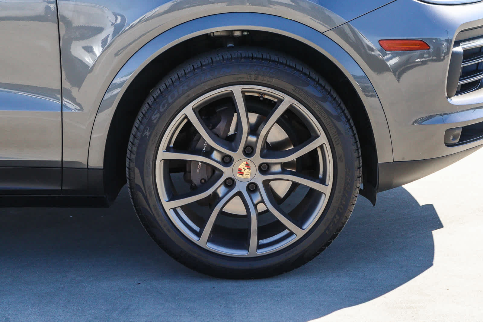 Used 2020 Porsche Cayenne AWD/4WD image 9