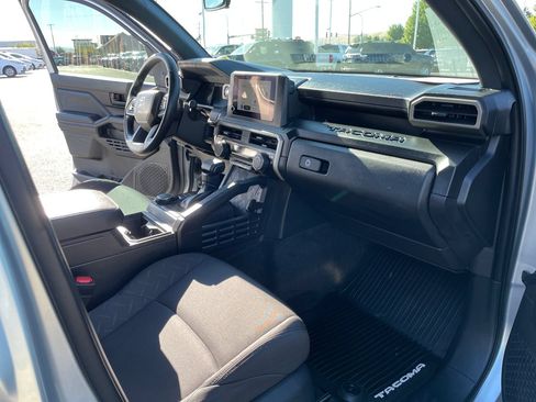 Certified 2025 Toyota Tacoma SR AWD/4WD image 15