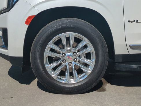Used 2023 GMC Yukon SLT w/ SLT Luxury Package image 27