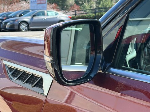 Used 2025 INFINITI QX80 Sensory image 11