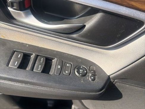Used 2017 Honda CR-V EX image 4