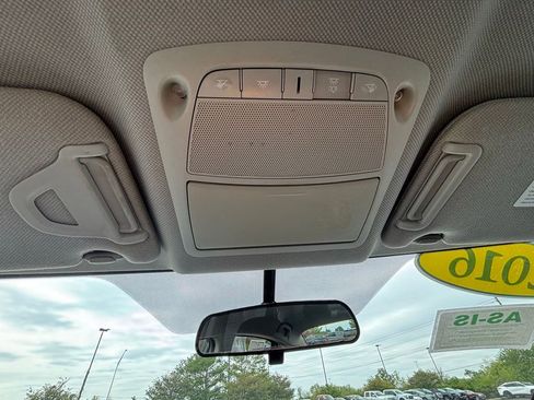 Used 2016 Nissan Sentra SV FWD image 28