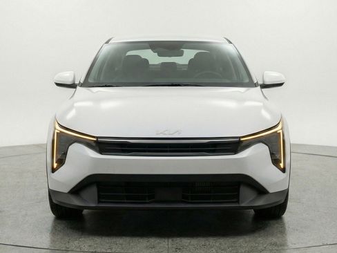 Used 2025 Kia K4 LXS image 2