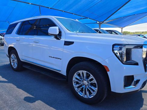 Used 2024 GMC Yukon SLT w/ SLT Luxury Package AWD/4WD image 2
