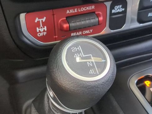 Used 2024 Jeep Gladiator Mojave AWD/4WD image 24