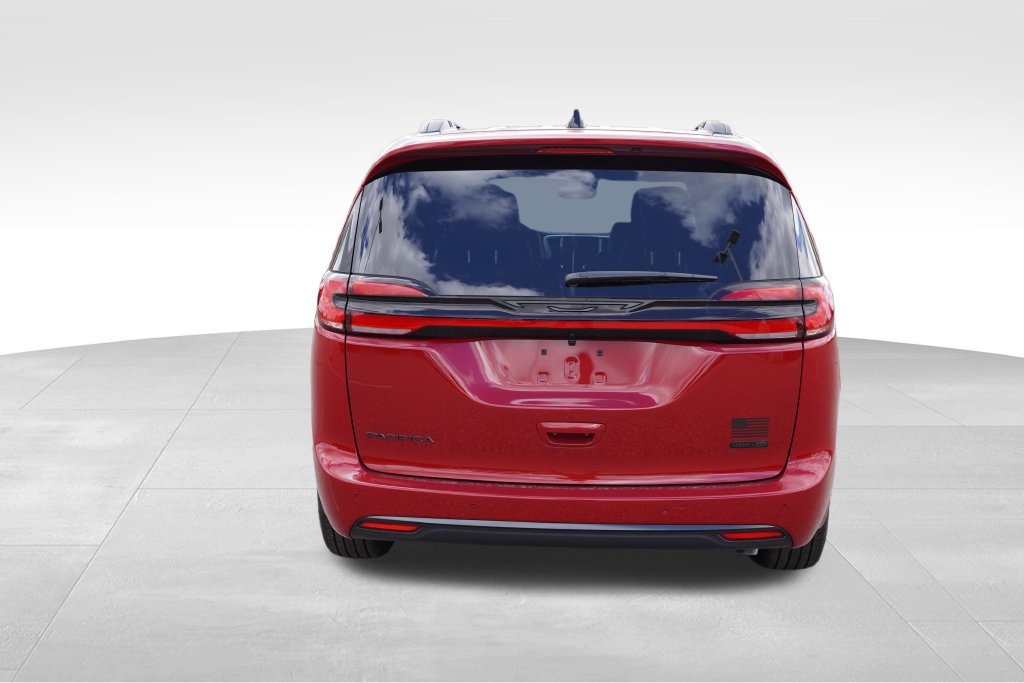 New 2027 Chrysler Pacifica Select AWD/4WD image 4