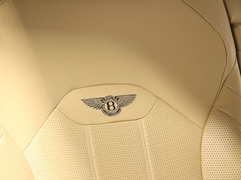 Used 2021 Bentley Bentayga AWD/4WD image 87