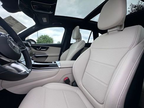 Used 2026 Mercedes-Benz GLC 300 4MATIC image 30